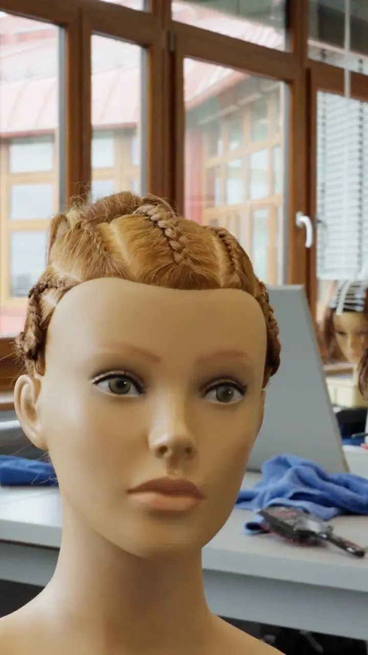 Standbild aus dem Clip der Handwerkskammer Mannheim über das Friseurhandwerk