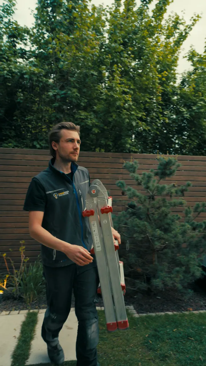 Standbild aus dem Clip „Auf der Baustelle" von Stromkreis Elektrotechnik